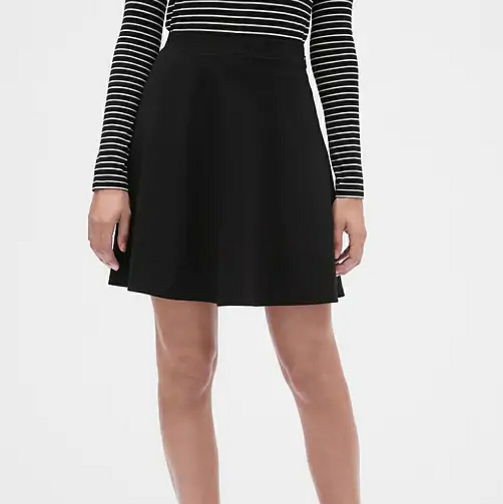 NWT Gap Fit and Flare Skirt Small